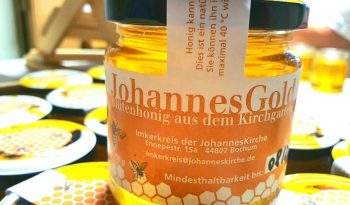 Glas mit Honig, Aufschrift: "JohannesGold"
